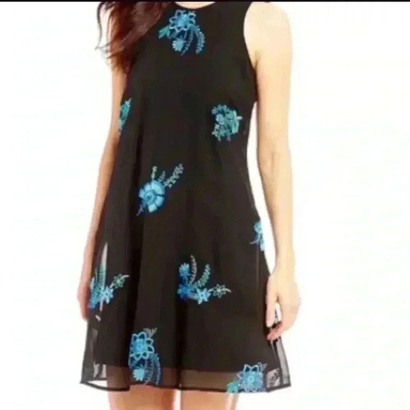 Calvin Klein Embroidered Trapeze Dress Size 8 - Picture 1 of 7